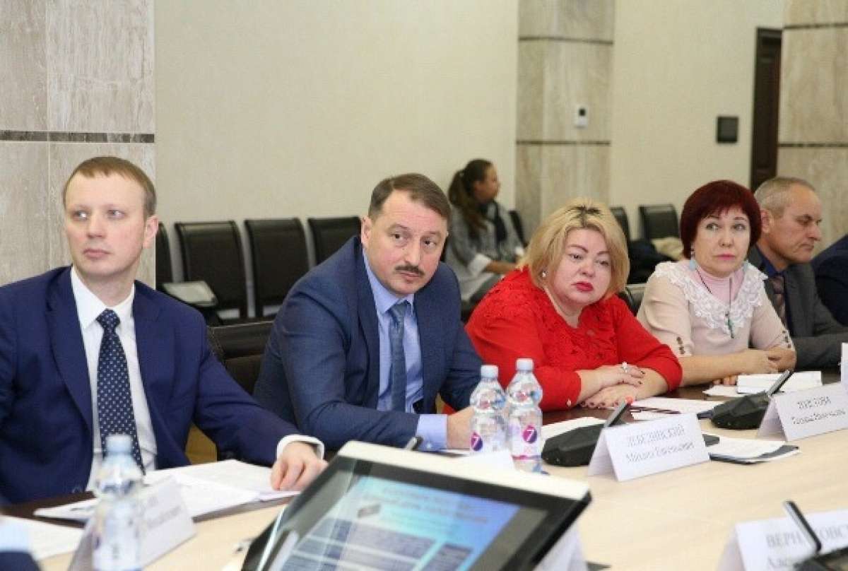 Встреча депутатов областного парламента с лидерами общественных объединений