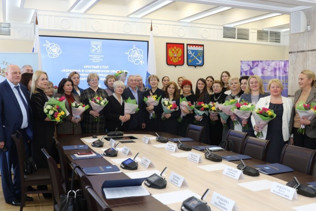 Традиционная встреча женщин - лидеров Ленинградской области в Законодательном собрании ЛО